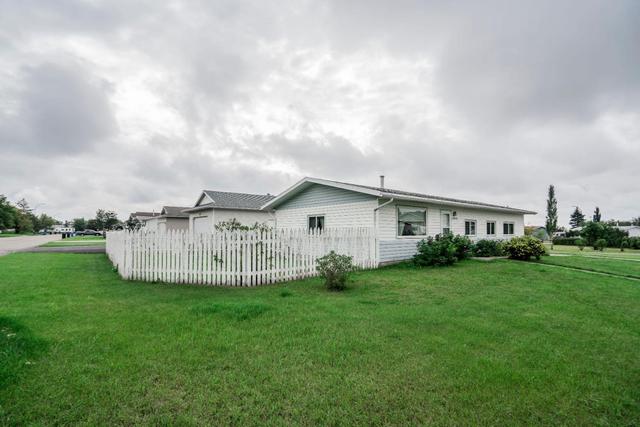11848 102 Avenue, House detached with 5 bedrooms, 1 bathrooms and 5 parking in Fairview AB | Image 1