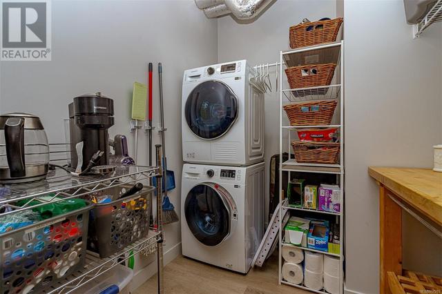 Laundry, storage or office space | Image 22