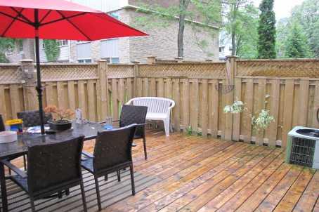 61 Poplar Cres, Townhouse with 3 bedrooms, 2 bathrooms and 1 parking in Aurora ON | Image 9