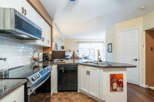 32 - 2025 Cleaver Ave, Townhouse with 2 bedrooms, 3 bathrooms and 2 parking in Burlington ON | Image 3