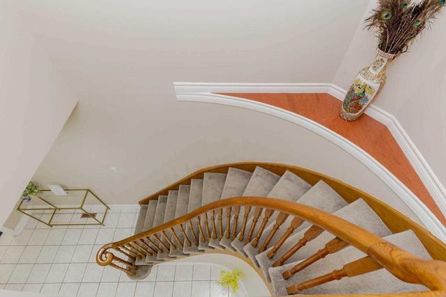 5 Dupont Crt, House detached with 4 bedrooms, 4 bathrooms and 6 parking in Brampton ON | Image 7