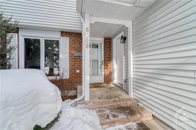 6709 Tooney Drive, House detached with 3 bedrooms, 2 bathrooms and 3 parking in Ottawa ON | Image 2