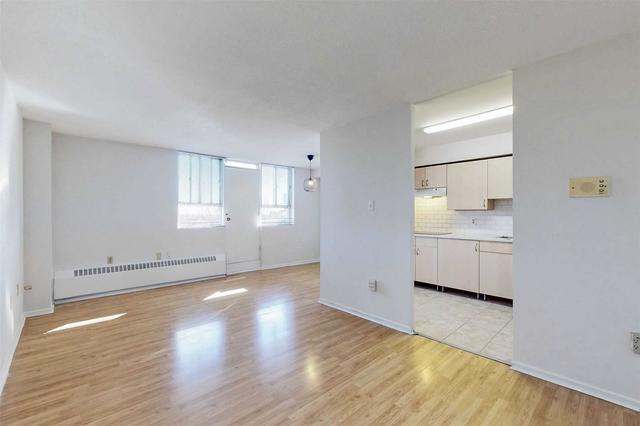 710 - 100 Dundalk Dr, Condo with 2 bedrooms, 1 bathrooms and 1 parking in Toronto ON | Image 2