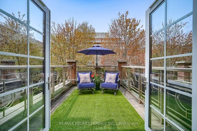th8 - 21 Burkebrook Pl, Townhouse with 3 bedrooms, 3 bathrooms and 2 parking in Toronto ON | Image 5