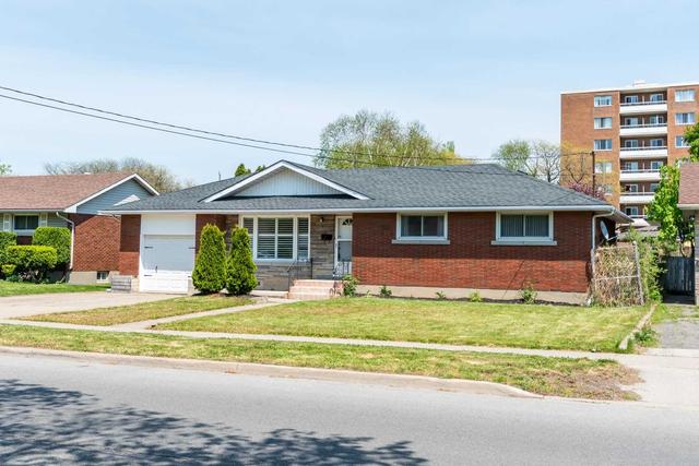 406 Bunting Rd, House detached with 3 bedrooms, 2 bathrooms and 5 parking in St. Catharines ON | Image 1