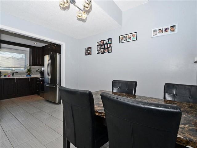 2 Moffatt Crt, House detached with 3 bedrooms, 2 bathrooms and 2 parking in Toronto ON | Image 6