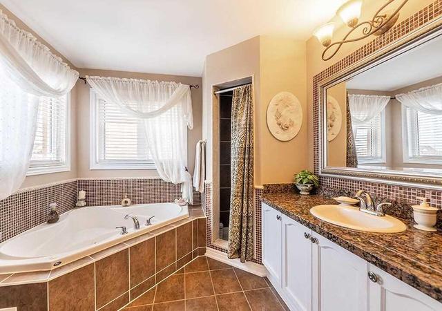 362 Ravineview Dr, House detached with 3 bedrooms, 4 bathrooms and 2 parking in Vaughan ON | Image 10
