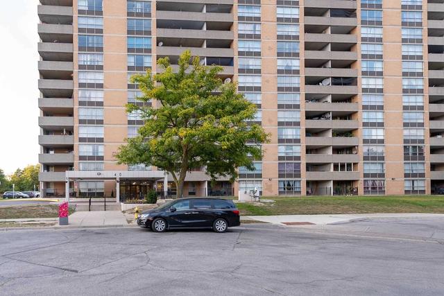 203 - 40 Panorama Crt, Condo with 3 bedrooms, 2 bathrooms and 1 parking in Toronto ON | Image 1