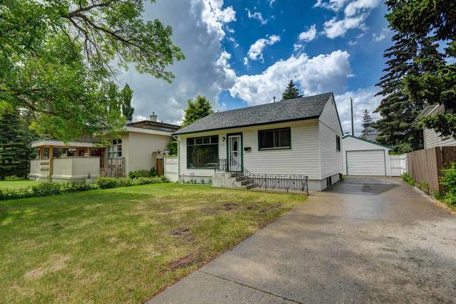 119 34a Street Nw, House detached with 3 bedrooms, 1 bathrooms and 6 parking in Calgary AB | Image 1