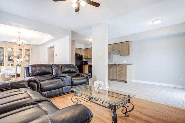 209 Foxfield Cres, House semidetached with 3 bedrooms, 3 bathrooms and 3 parking in Vaughan ON | Image 8