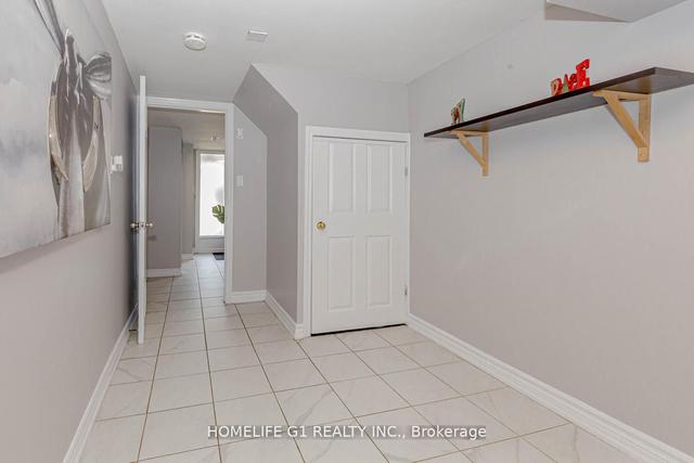 32 Trailridge Cres, Townhouse with 3 bedrooms, 3 bathrooms and 2 parking in Toronto ON | Image 27