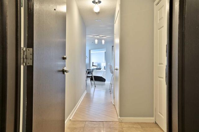1710 - 208 Queens Quay W, Condo with 1 bedrooms, 2 bathrooms and 1 parking in Toronto ON | Image 23