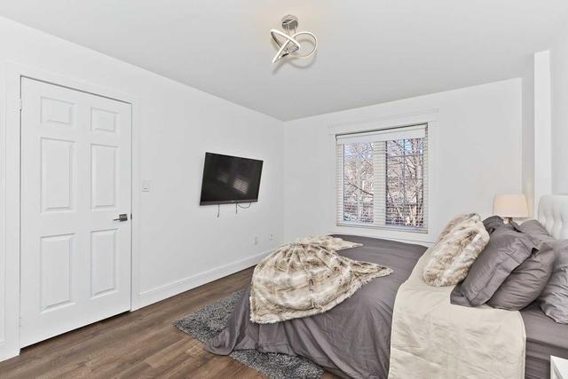 2106 Dunmore Ave, House detached with 3 bedrooms, 3 bathrooms and 3 parking in Burlington ON | Image 8