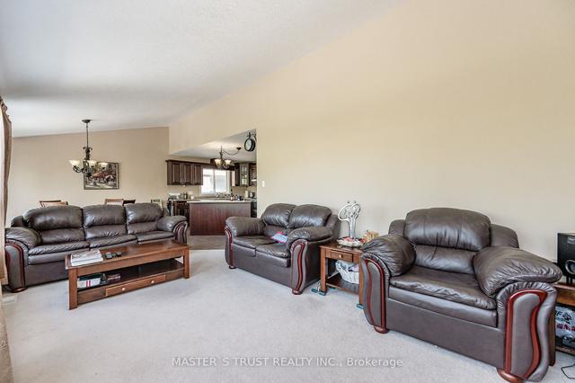 20 Whetstone Cres, House detached with 5 bedrooms, 4 bathrooms and 4 parking in Guelph ON | Image 5