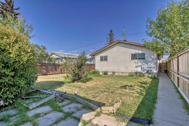 411 68 Street Ne, House detached with 3 bedrooms, 1 bathrooms and 3 parking in Calgary AB | Image 36