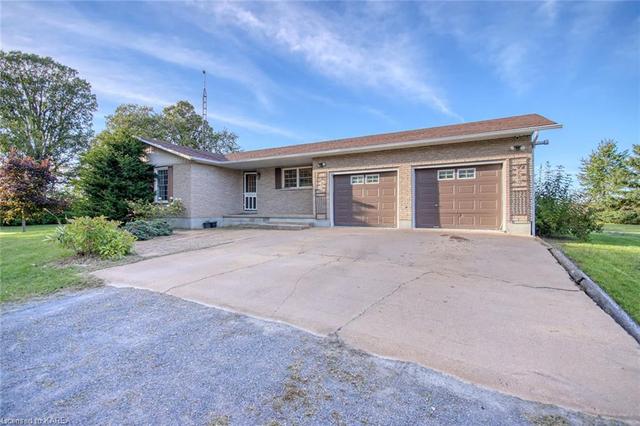 4258 Davidson Road, House detached with 3 bedrooms, 2 bathrooms and 8 parking in South Frontenac ON | Image 2