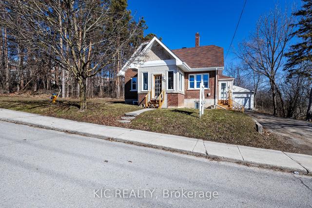 112 Anson St, House detached with 3 bedrooms, 2 bathrooms and 6 parking in Peterborough ON | Image 1