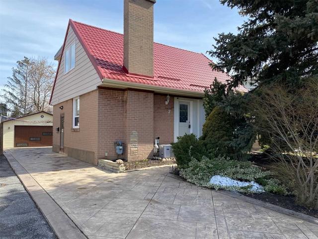 7 Lagos Rd, House detached with 3 bedrooms, 3 bathrooms and 8 parking in Toronto ON | Image 27