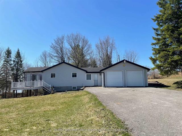 232 Rainbow Ridge Rd, House detached with 2 bedrooms, 2 bathrooms and 22 parking in Kawartha Lakes ON | Image 1