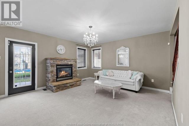 1334 Lakeview, House detached with 5 bedrooms, 3 bathrooms and null parking in Windsor ON | Image 14