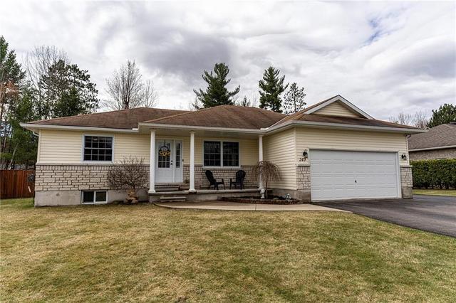 243 Oriole Crescent, House detached with 5 bedrooms, 3 bathrooms and 8 parking in Petawawa ON | Image 1