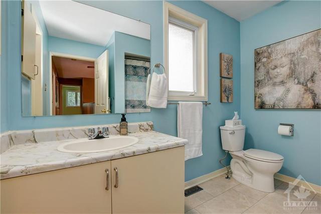 421 Valade Crescent, Townhouse with 3 bedrooms, 2 bathrooms and 2 parking in Ottawa ON | Image 22