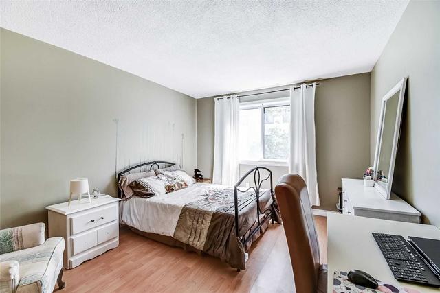132 - 1058 Falgarwood Dr, Townhouse with 3 bedrooms, 2 bathrooms and 1 parking in Oakville ON | Image 7