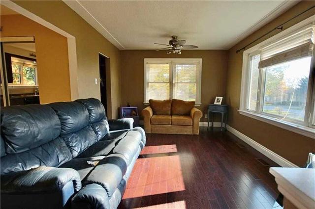 33 Daniel Ave, House detached with 2 bedrooms, 2 bathrooms and 5 parking in Kitchener ON | Image 7
