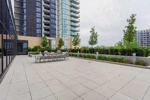 th01 - 33 Singer Crt, Townhouse with 3 bedrooms, 3 bathrooms and 2 parking in Toronto ON | Image 2