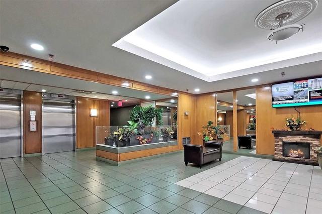 910 - 410 Mclevin Ave, Condo with 2 bedrooms, 2 bathrooms and 1 parking in Toronto ON | Image 3