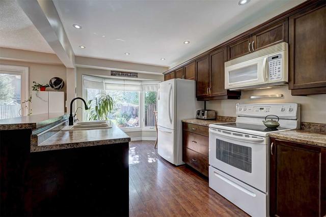 40 Hadden Cres, House detached with 3 bedrooms, 3 bathrooms and 3 parking in Barrie ON | Image 3