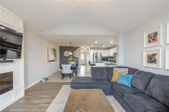 871 Silverfox Cres, House attached with 3 bedrooms, 3 bathrooms and 3 parking in London ON | Image 7