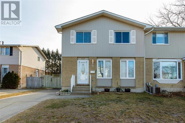 203 Willa Court, House semidetached with 3 bedrooms, 1 bathrooms and null parking in Sarnia ON | Card Image
