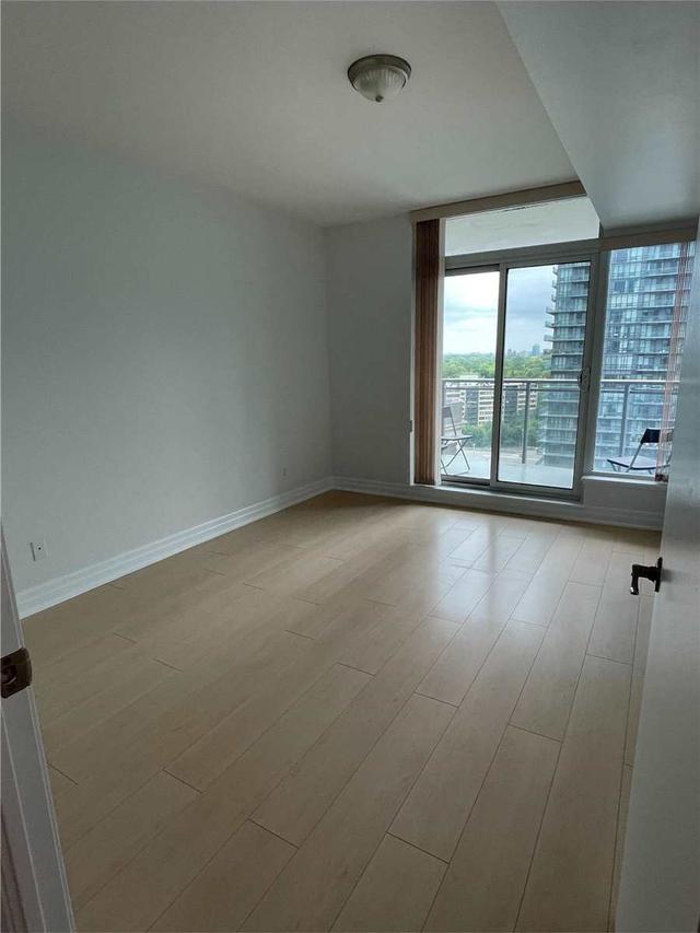 1003 - 8 Scollard St, Condo with 2 bedrooms, 2 bathrooms and 1 parking in Toronto ON | Image 3