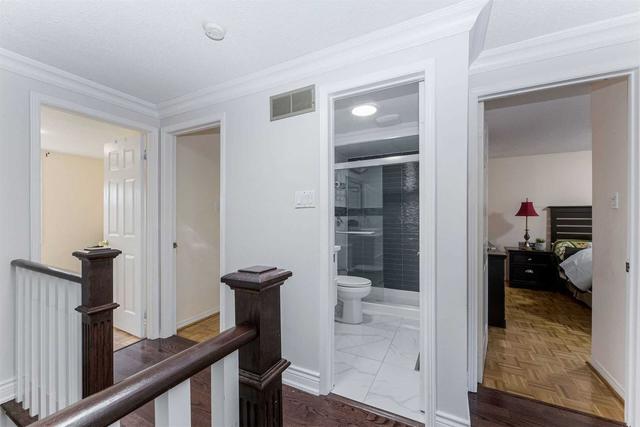 10 Scarbell Dr, House detached with 4 bedrooms, 4 bathrooms and 6 parking in Toronto ON | Image 8