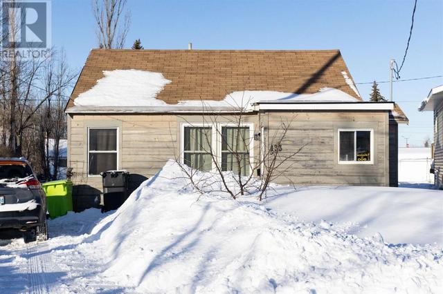 133 Bellevue Ave, House detached with 2 bedrooms, 1 bathrooms and null parking in Sault Ste. Marie ON | Card Image