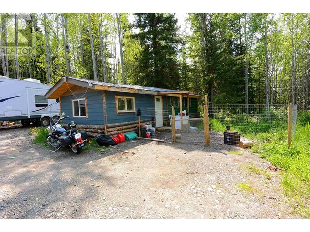 1018 Lund Road, House other with 3 bedrooms, 1 bathrooms and null parking in Houston BC | Image 2