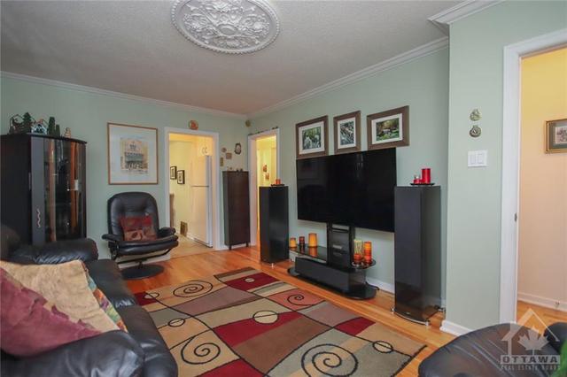 169 Keyworth Avenue, House detached with 2 bedrooms, 2 bathrooms and 2 parking in Ottawa ON | Image 5
