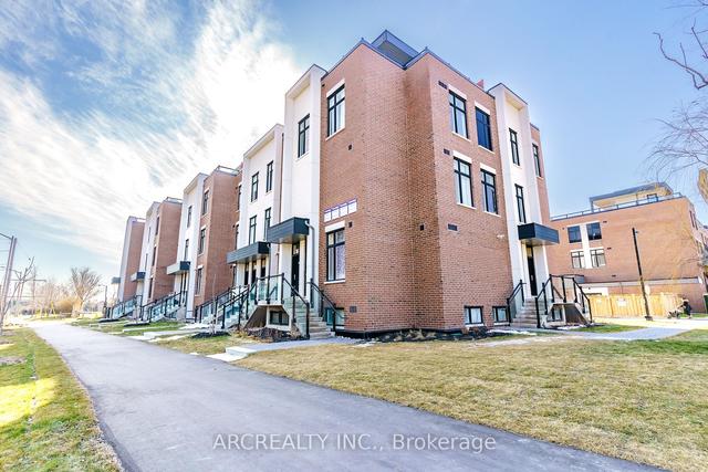 216 - 9560 Islington Ave, Townhouse with 2 bedrooms, 3 bathrooms and 1 parking in Vaughan ON | Image 1