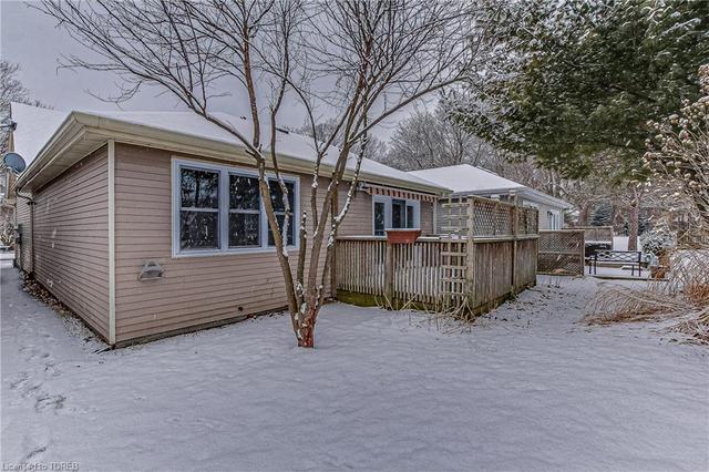 37 Seres Drive, House detached with 2 bedrooms, 1 bathrooms and 1 parking in Tillsonburg ON | Image 3