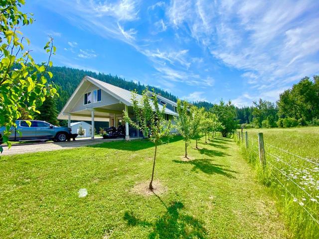 11325 Granby Road, House detached with 4 bedrooms, 3 bathrooms and null parking in Kootenay Boundary D BC | Image 9