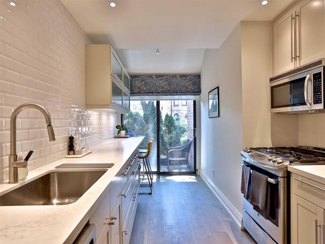 109 - 10 Walker Ave, Townhouse with 3 bedrooms, 2 bathrooms and 2 parking in Toronto ON | Image 7