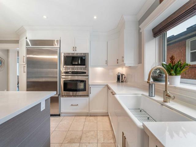 123 Brighton Ave, House detached with 4 bedrooms, 4 bathrooms and 5 parking in Toronto ON | Image 3