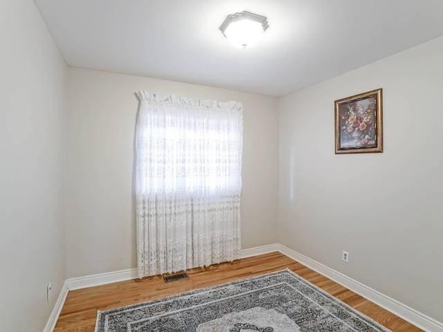 17 Ladore Dr, House detached with 3 bedrooms, 2 bathrooms and 9 parking in Brampton ON | Image 7