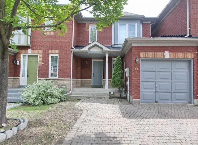 11 Kimberley Cres, Townhouse with 3 bedrooms, 2 bathrooms and 2 parking in Brampton ON | Image 1