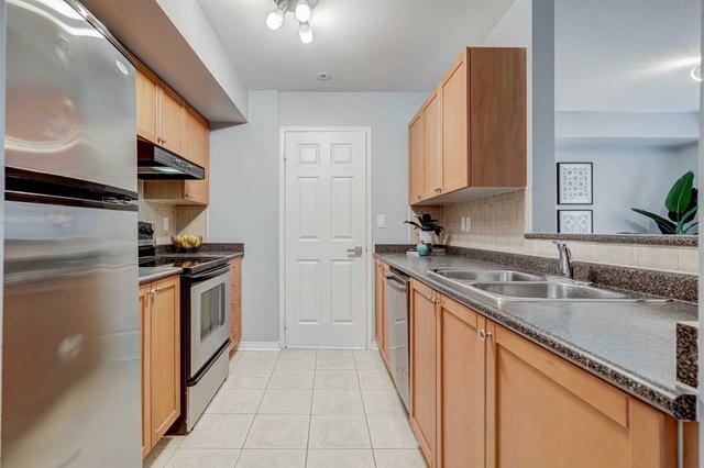 36 - 30 Turntable Cres, Townhouse with 2 bedrooms, 1 bathrooms and 1 parking in Toronto ON | Image 2