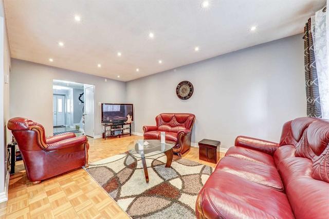 28 - 101 Dundalk Dr, Townhouse with 3 bedrooms, 3 bathrooms and 3 parking in Toronto ON | Image 2