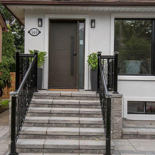 160 Three Valleys Dr, House semidetached with 2 bedrooms, 4 bathrooms and 3 parking in Toronto ON | Image 2