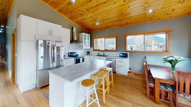 32 Mt Trinity Avenue, House detached with 8 bedrooms, 5 bathrooms and null parking in Fernie BC | Image 13