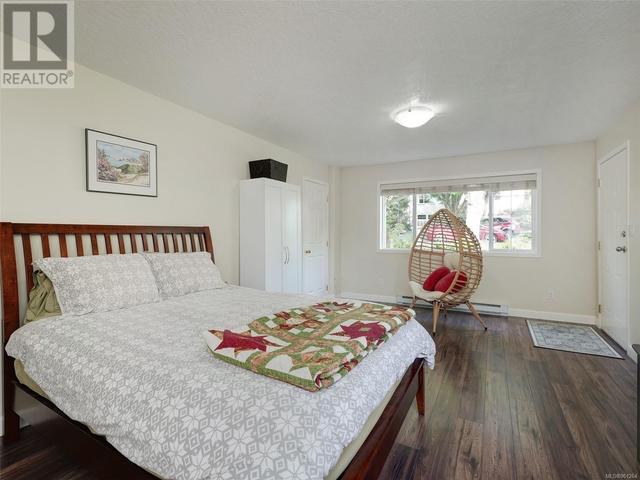 3055 Albany St, House detached with 5 bedrooms, 4 bathrooms and 3 parking in Victoria BC | Image 17